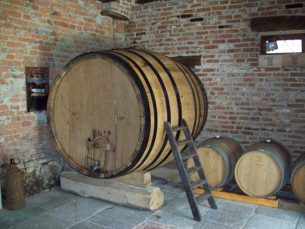 B&B Grotto Valle Cisterna dʼAsti Esterno foto